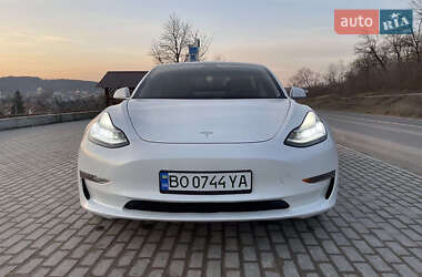 Седан Tesla Model 3 2020 в Млинове
