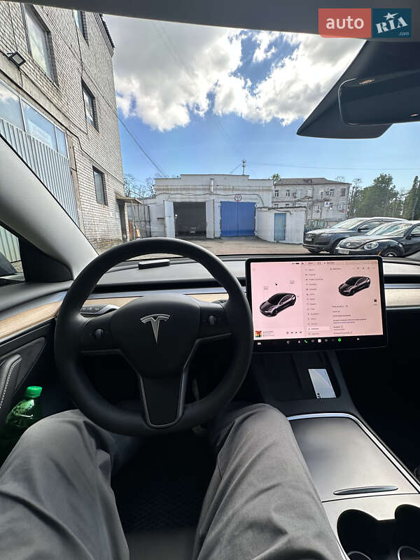 Седан Tesla Model 3 2022 в Києві