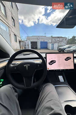 Седан Tesla Model 3 2022 в 