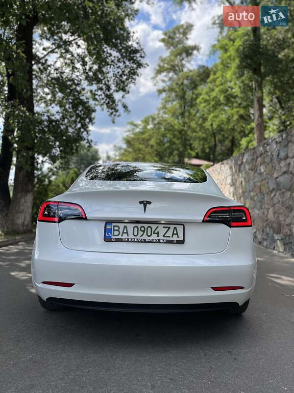 Седан Tesla Model 3 2022 в Кропивницком