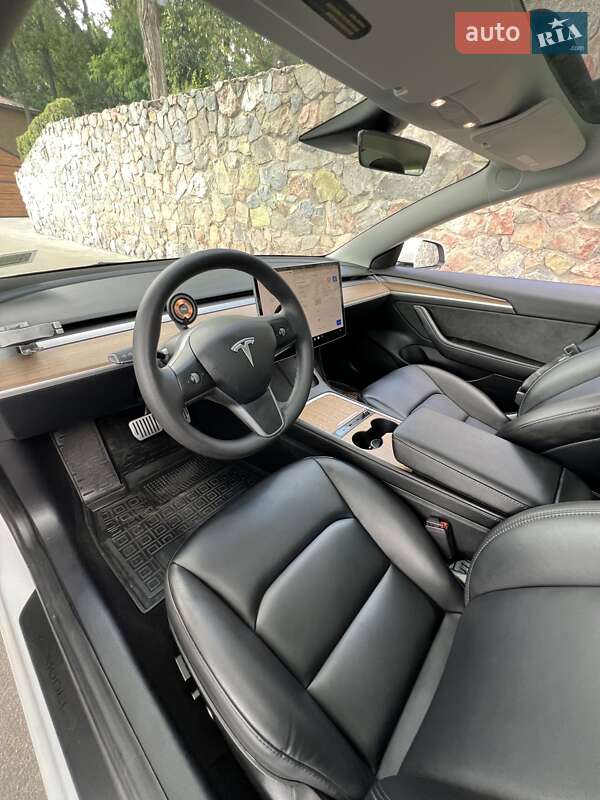 Седан Tesla Model 3 2022 в Кропивницком