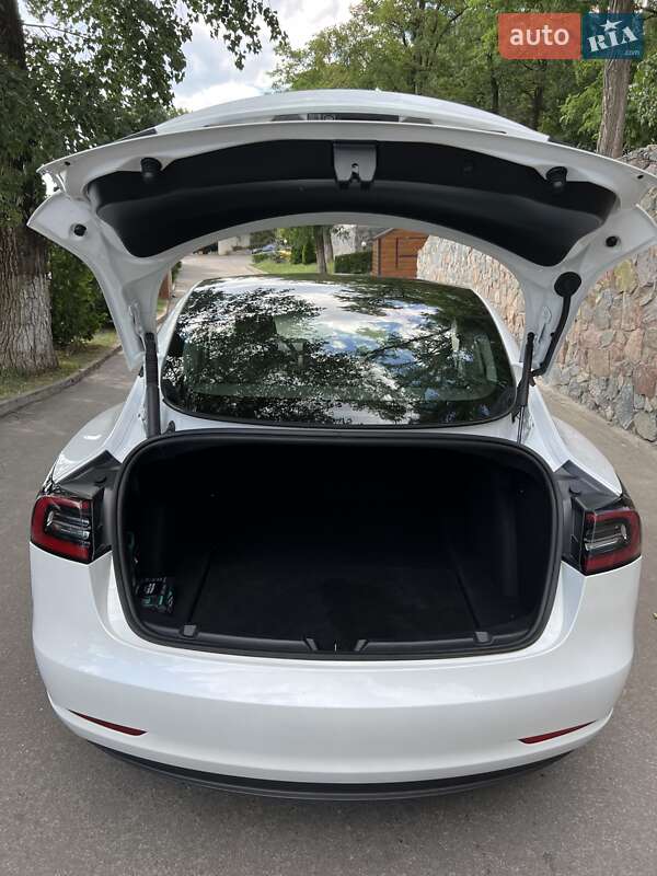 Седан Tesla Model 3 2022 в Кропивницком