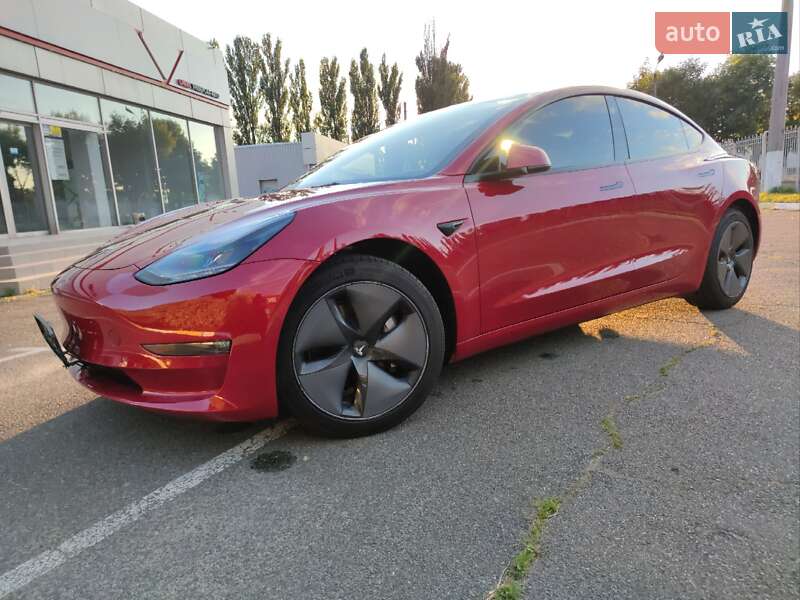 Седан Tesla Model 3 2022 в Киеве