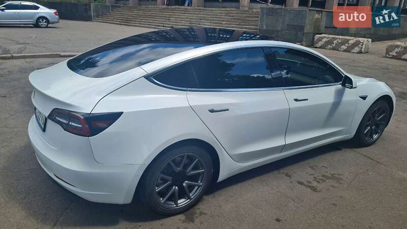 Седан Tesla Model 3 2020 в Кривому Розі