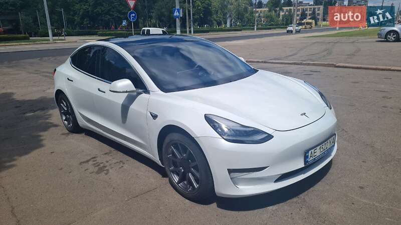 Седан Tesla Model 3 2020 в Кривому Розі