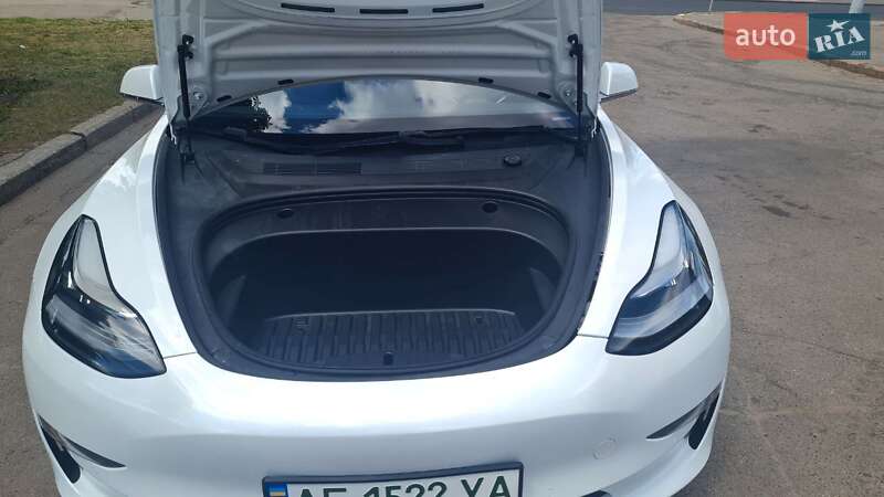 Седан Tesla Model 3 2020 в Кривому Розі