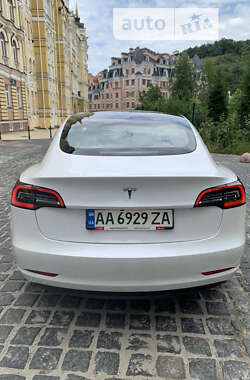 Седан Tesla Model 3 2021 в Киеве