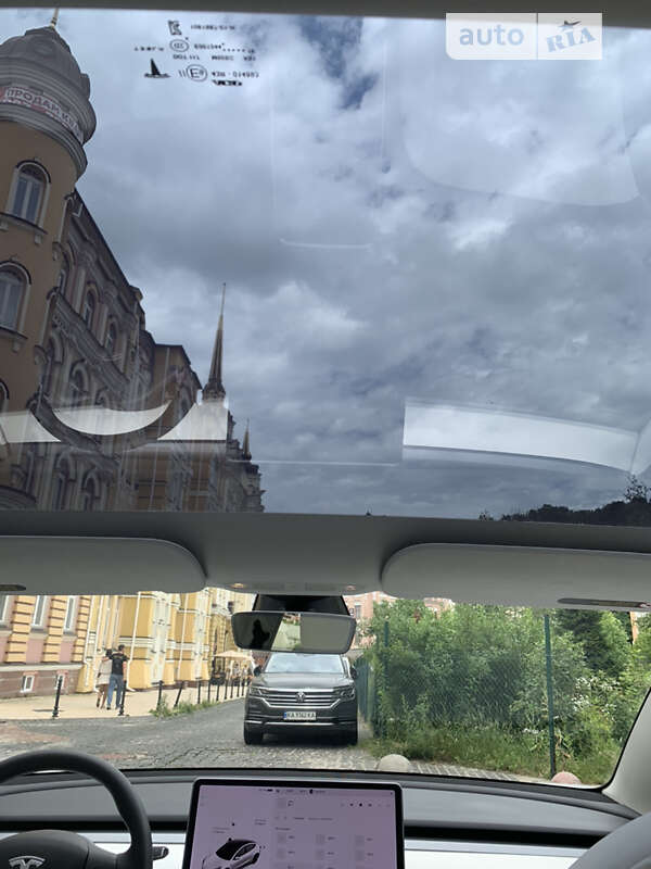 Седан Tesla Model 3 2021 в Киеве