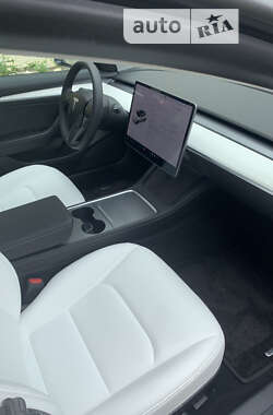 Седан Tesla Model 3 2021 в Киеве