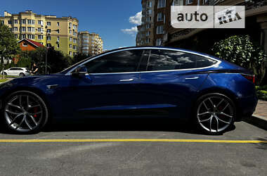 Седан Tesla Model 3 2018 в Киеве