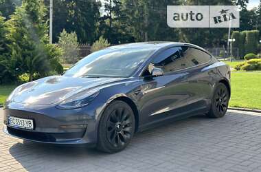 Седан Tesla Model 3 2022 в Черкасах