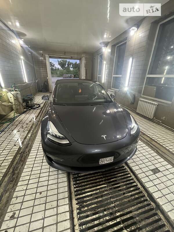 Седан Tesla Model 3 2018 в Киеве