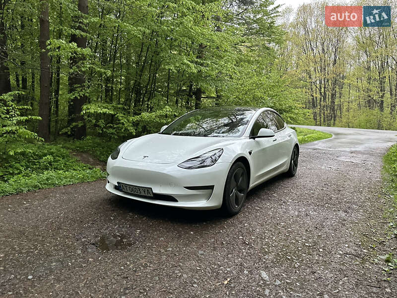 Седан Tesla Model 3 2022 в Калуше