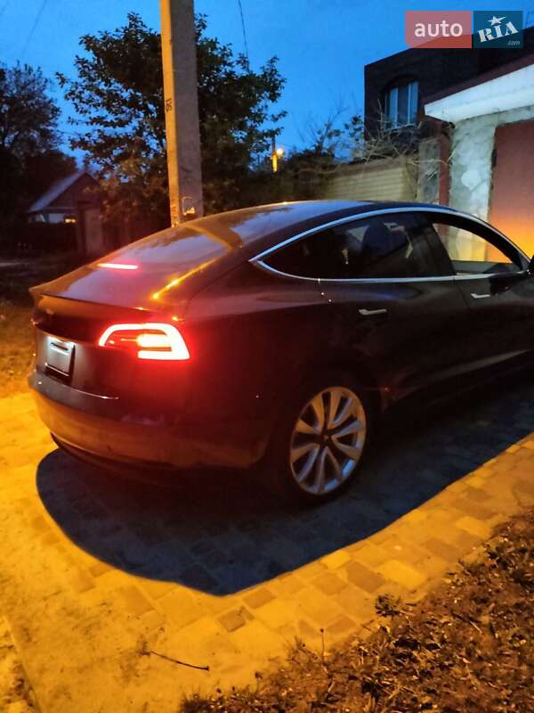 Седан Tesla Model 3 2018 в Дніпрі