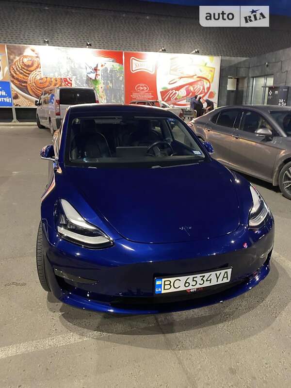 Седан Tesla Model 3 2019 в Львові