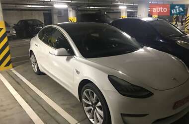 Седан Tesla Model 3 2019 в 