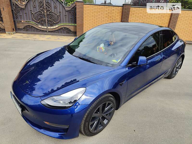 Седан Tesla Model 3 2022 в Виннице
