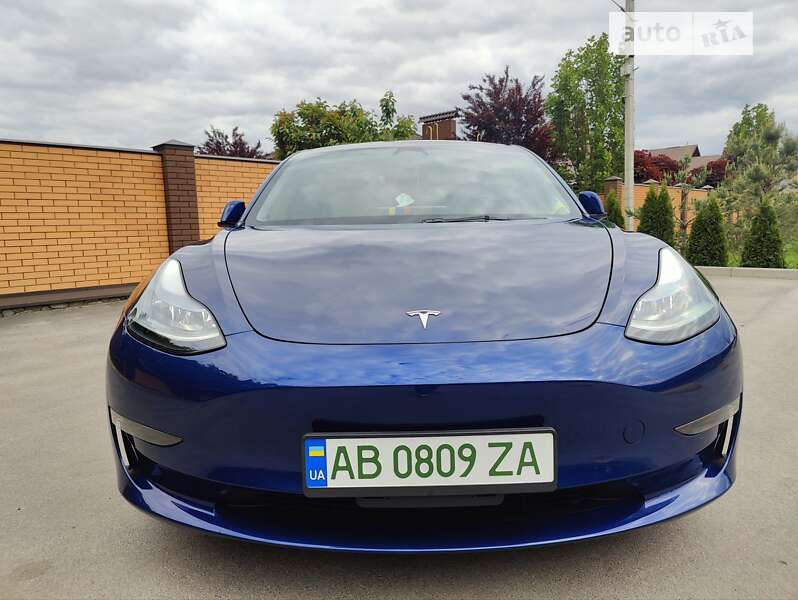 Седан Tesla Model 3 2022 в Виннице