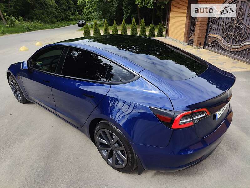 Седан Tesla Model 3 2022 в Виннице