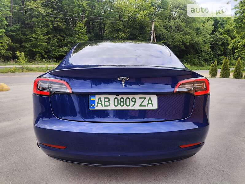 Седан Tesla Model 3 2022 в Виннице