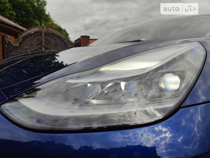 Седан Tesla Model 3 2022 в Виннице