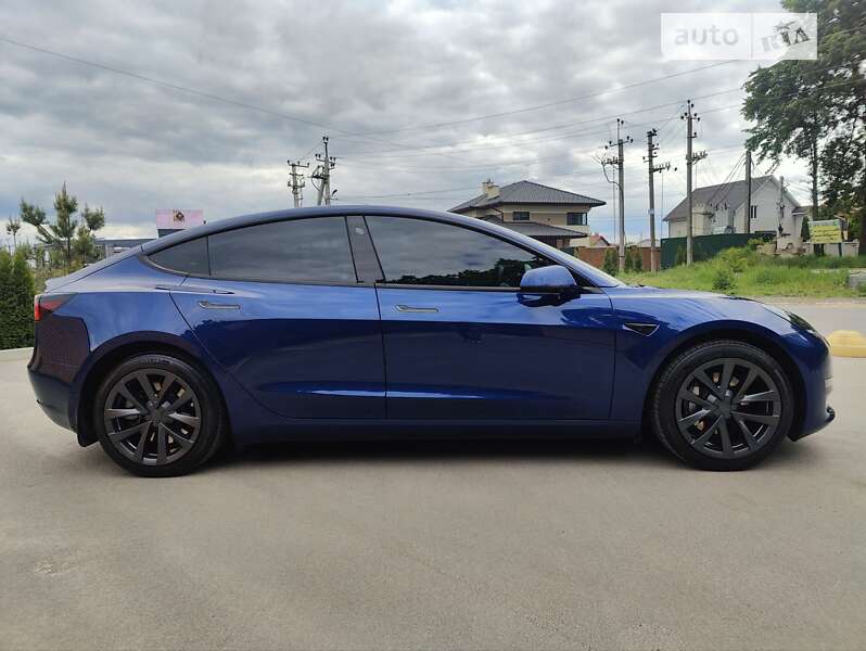 Седан Tesla Model 3 2022 в Виннице