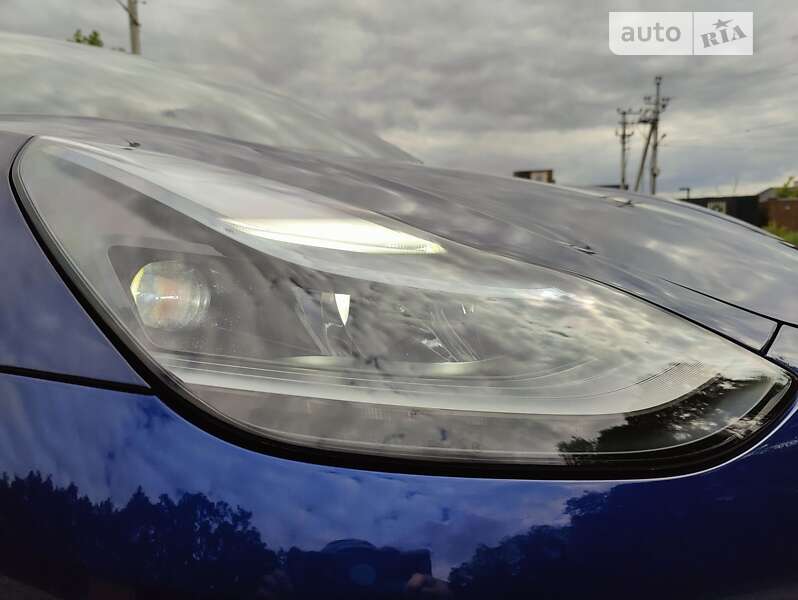 Седан Tesla Model 3 2022 в Виннице