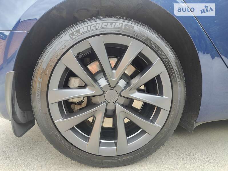 Седан Tesla Model 3 2022 в Виннице