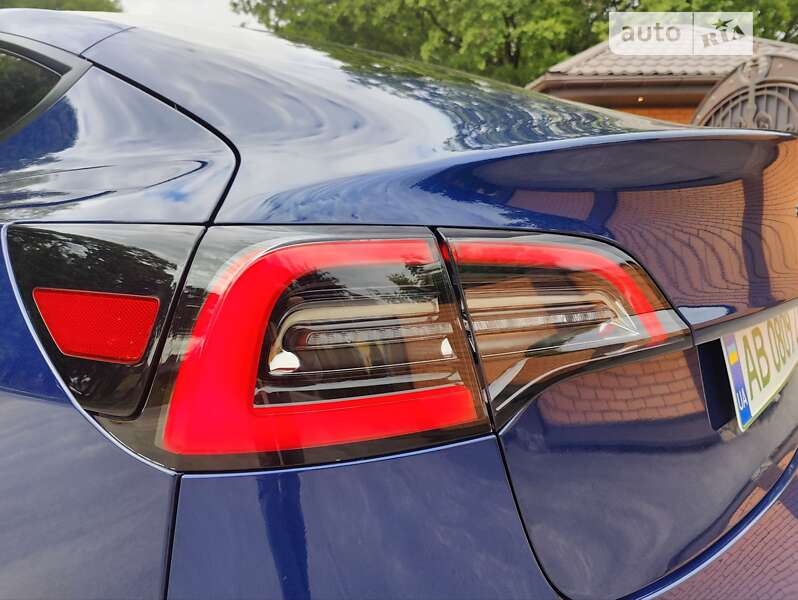 Седан Tesla Model 3 2022 в Виннице