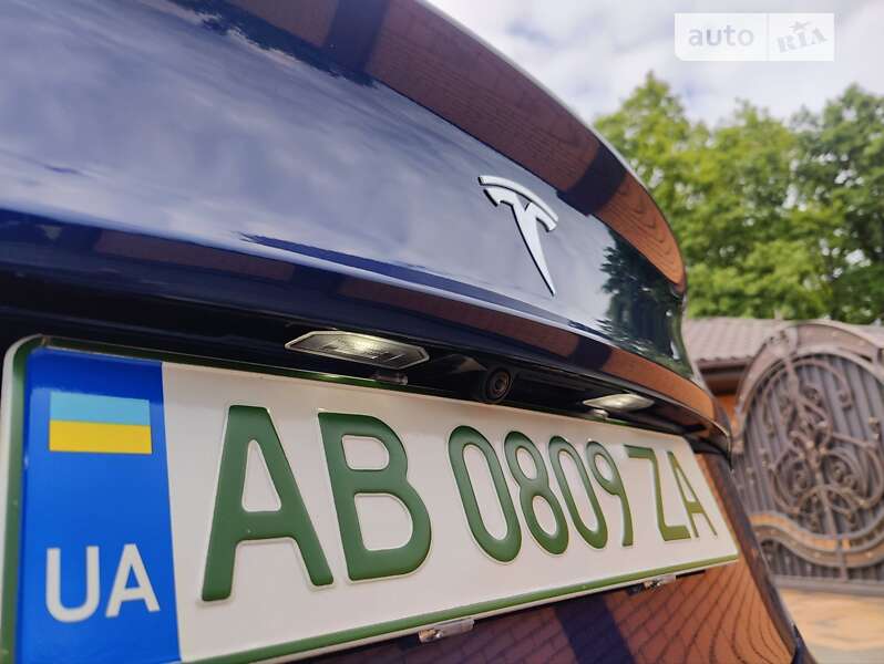Седан Tesla Model 3 2022 в Виннице