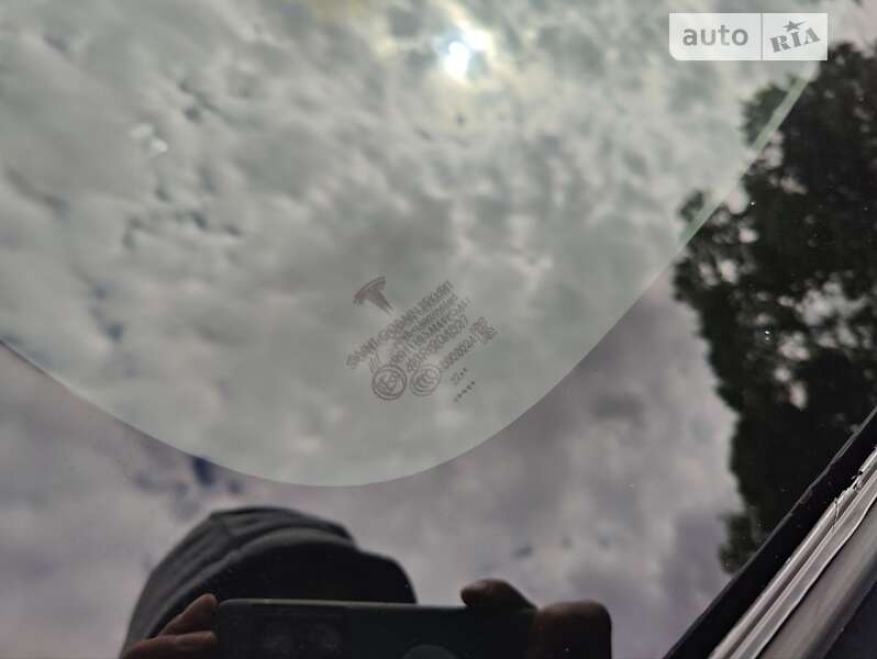 Седан Tesla Model 3 2022 в Виннице