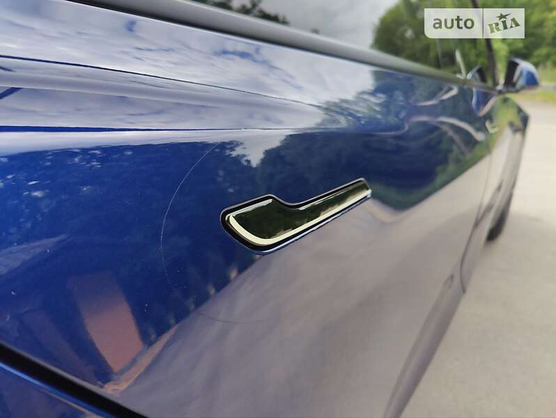 Седан Tesla Model 3 2022 в Виннице