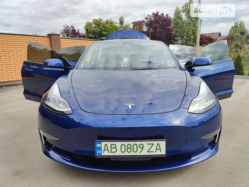 Седан Tesla Model 3 2022 в Виннице
