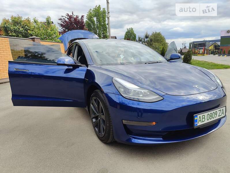 Седан Tesla Model 3 2022 в Виннице