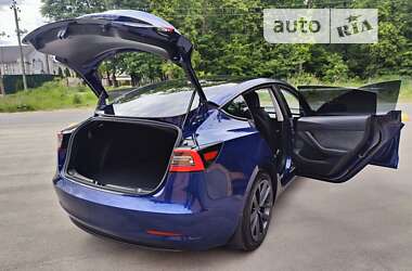Седан Tesla Model 3 2022 в 