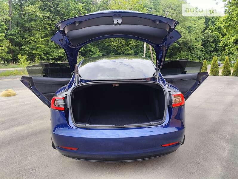 Седан Tesla Model 3 2022 в Виннице