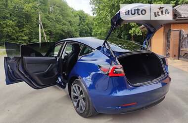 Седан Tesla Model 3 2022 в 