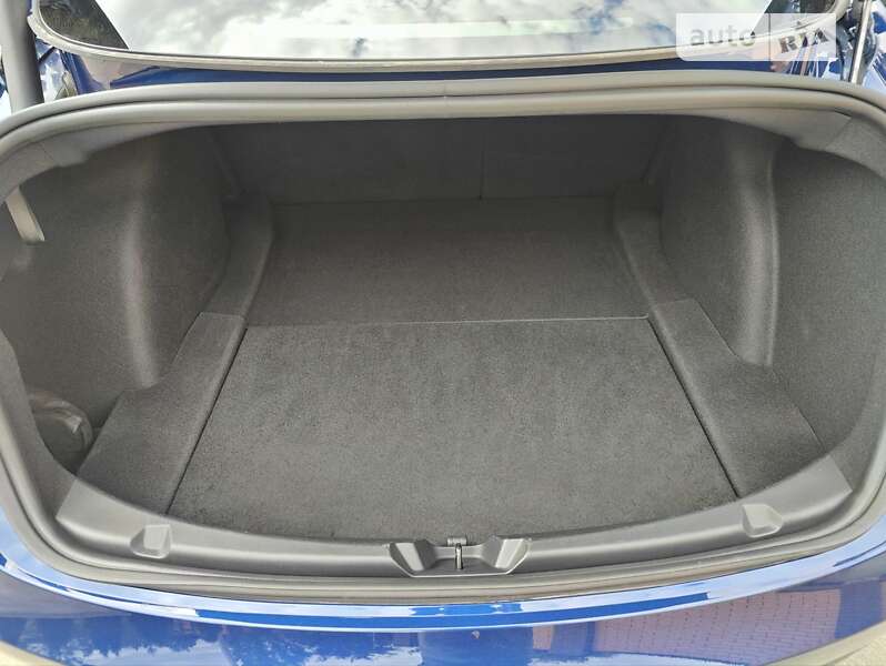 Седан Tesla Model 3 2022 в Виннице