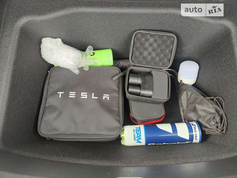 Седан Tesla Model 3 2022 в Виннице