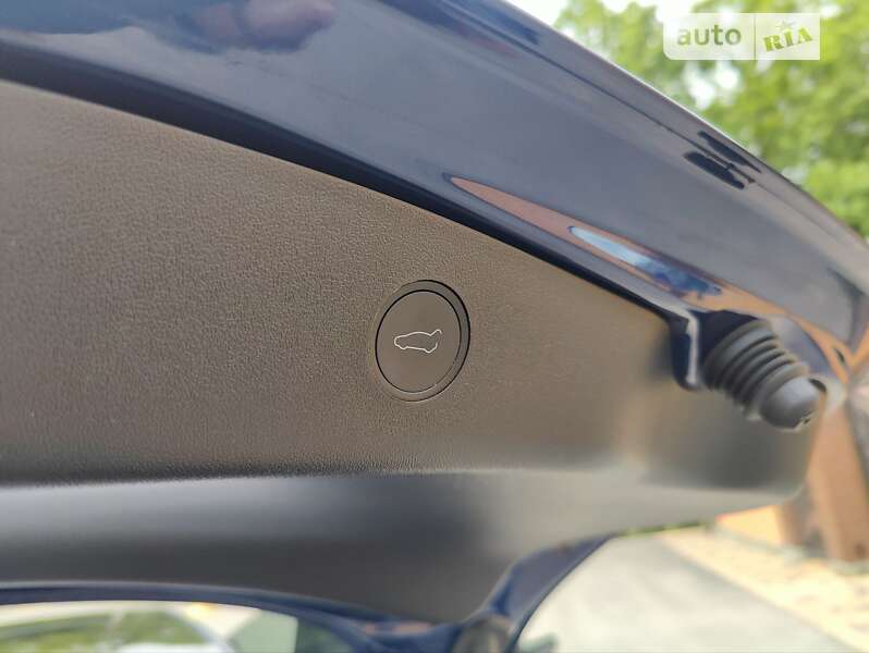 Седан Tesla Model 3 2022 в Виннице