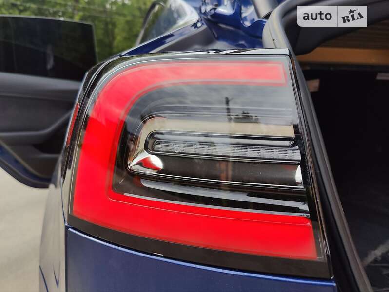 Седан Tesla Model 3 2022 в Виннице