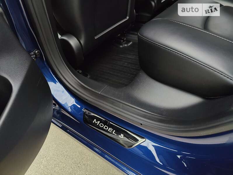 Седан Tesla Model 3 2022 в Виннице