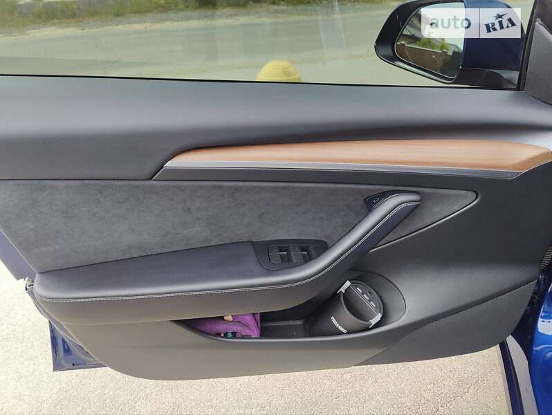 Седан Tesla Model 3 2022 в Виннице