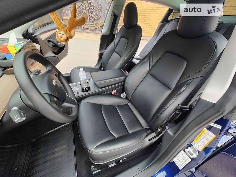 Седан Tesla Model 3 2022 в Виннице