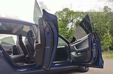 Седан Tesla Model 3 2022 в Виннице