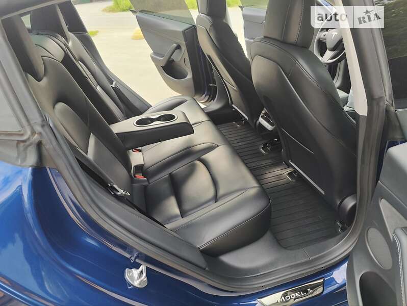 Седан Tesla Model 3 2022 в Виннице