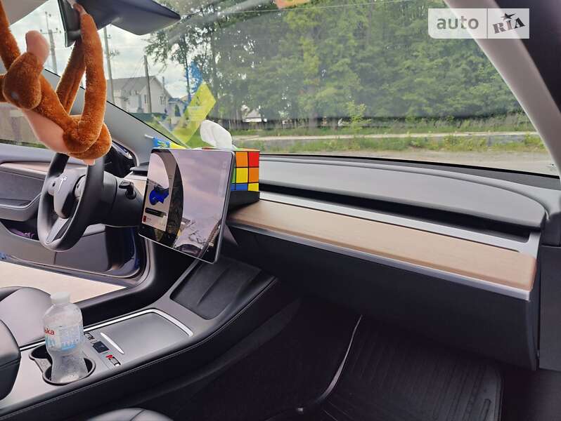 Седан Tesla Model 3 2022 в Виннице
