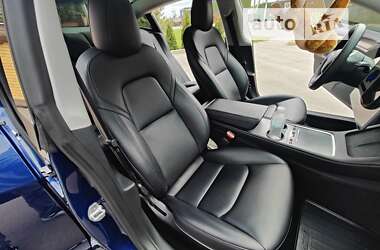 Седан Tesla Model 3 2022 в 