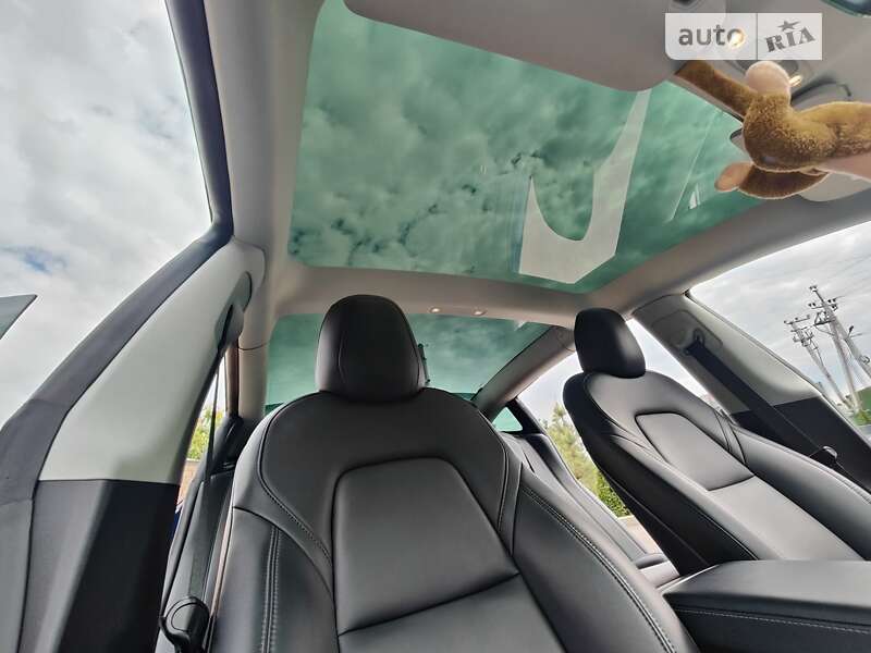 Седан Tesla Model 3 2022 в Виннице