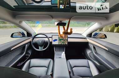Седан Tesla Model 3 2022 в 